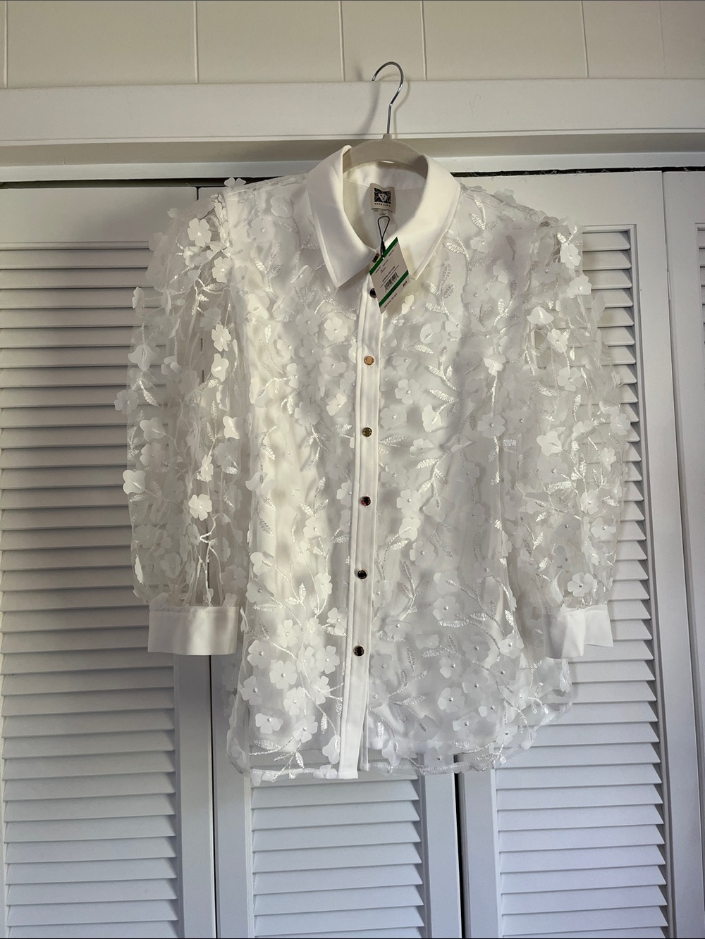 Anne Klein White Floral Appliqué Button-Up Blouse